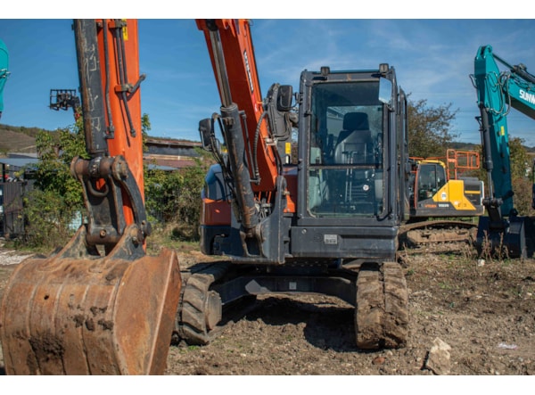 Midiexcavator SUNWARD 90 UF de vanzare